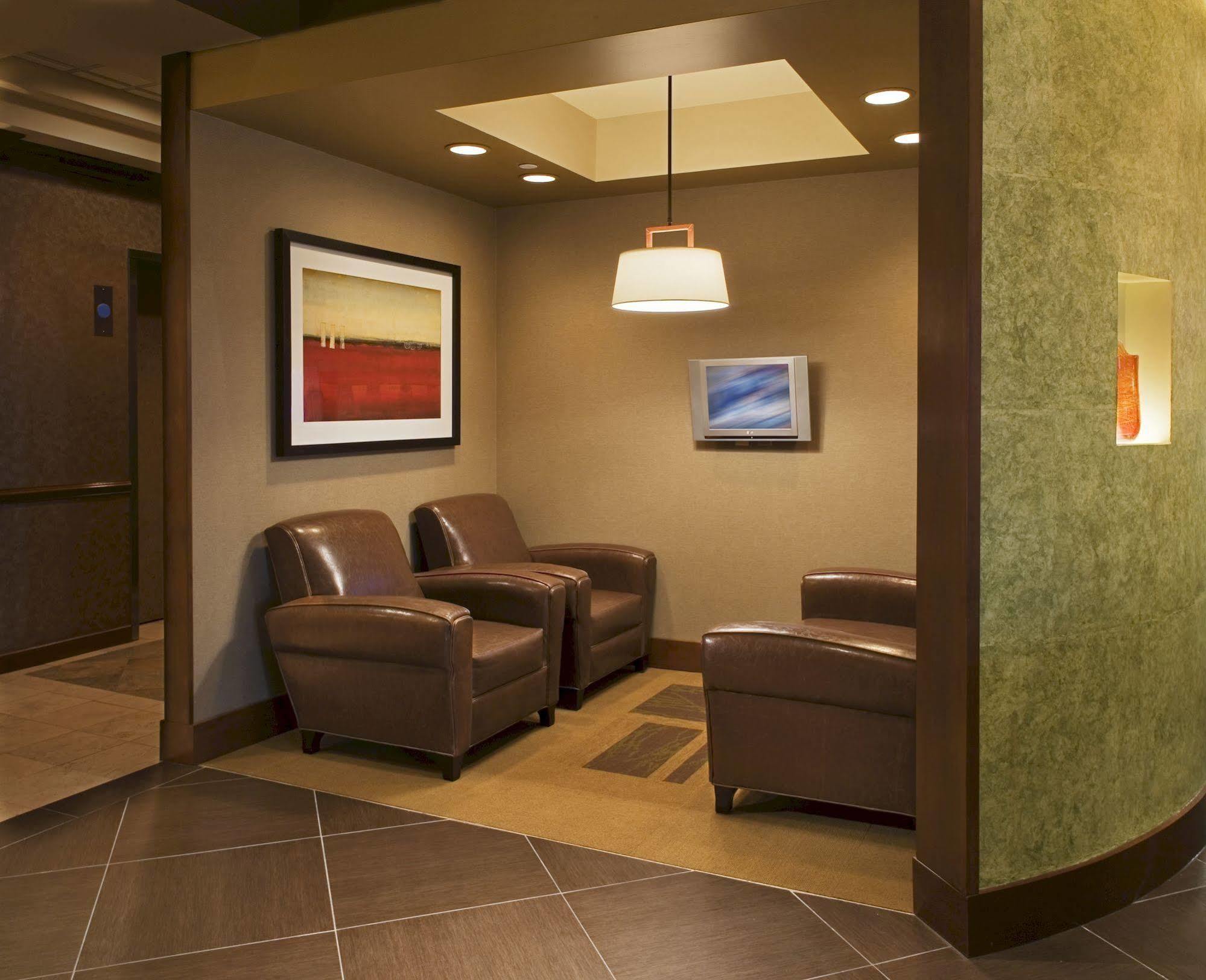 Hyatt Place Atlanta Airport South Exterior photo